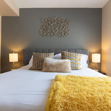 Modern Suitevipwifipool2 King Bedsac